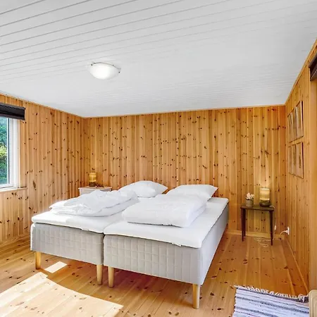 3 Bedroom Awesome In Holiday home *