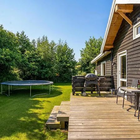 Дом отдыха 3 Bedroom Beautiful In Гедсер