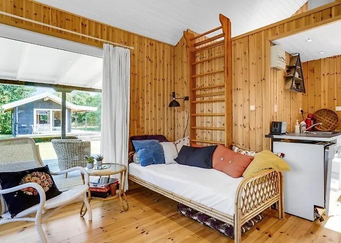 3 Bedroom Beautiful In Дом отдыха Гедсер
