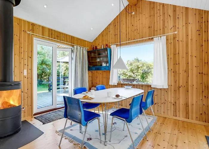 Дом отдыха 3 Bedroom Beautiful In Гедсер