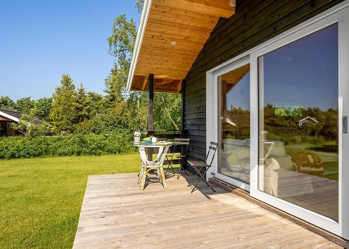 3 Bedroom Beautiful In Гедсер