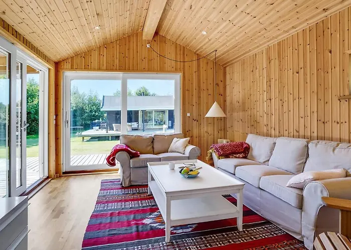 3 Bedroom Beautiful In Дом отдыха